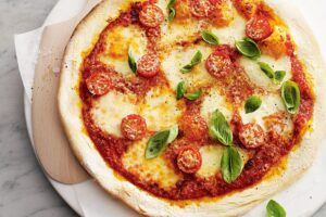 Pizza - Margarita (tomates asados, quesos y albahaca).